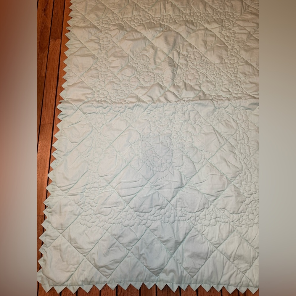 Child/Baby Charming White and Green Embroidered Quilt - Picture 10 of 11